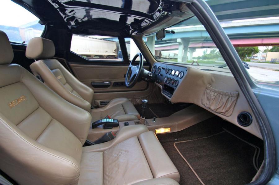 Интерьер Mosler Consulier Targa 1990 года  (фото 23 из 52)
